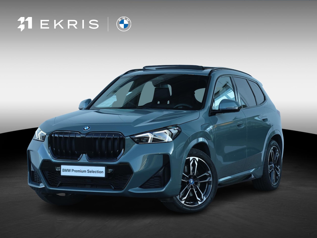 BMW X1 - xDrive30e M Sportpakket/ Verwarmd Stuurwiel/ Trekhaak/ Achteruitrijcamera/ Panoramadak/ Dr - AutoWereld.nl