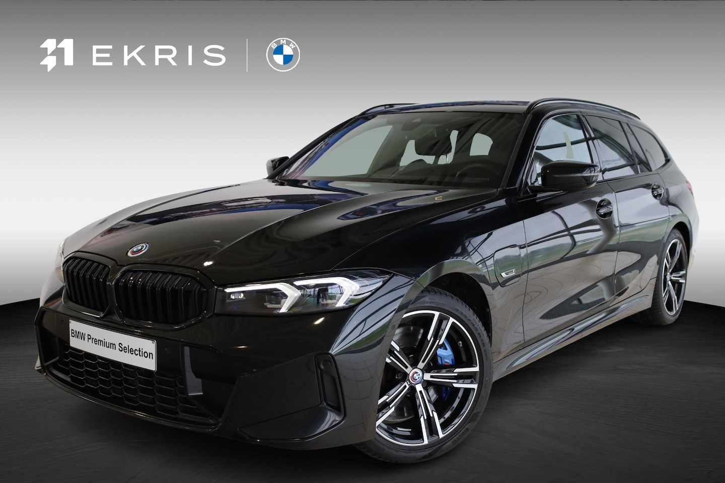BMW 3-serie Touring - 330e | M Sport Pro | Elektrisch Verstelbare Stoelen | Camera | Comfort Access | Parkeersen - AutoWereld.nl