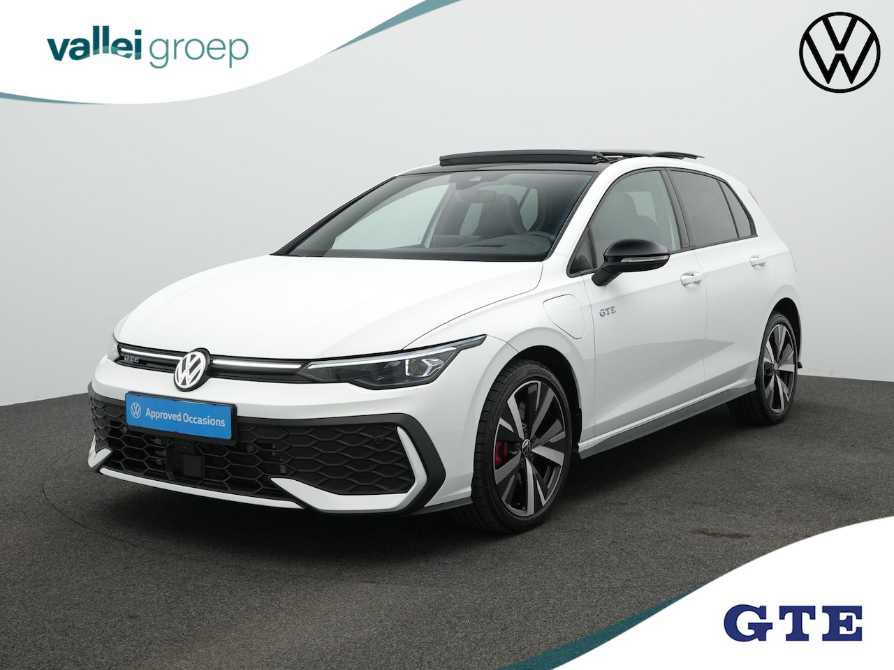 Volkswagen Golf - 1.5 eHybrid 272 pk DSG GTE | Panoramadak | 360 Camera | Head-up display | IQ Light | Stuur - AutoWereld.nl