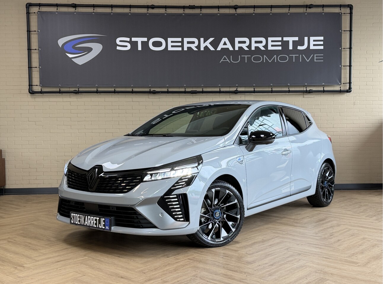 Renault Clio - 1.6 E-Tech Full Hybrid 145 esprit Alpine | Groot Navi | Bose | 360 | ACC | Dode hoek | 17" - AutoWereld.nl