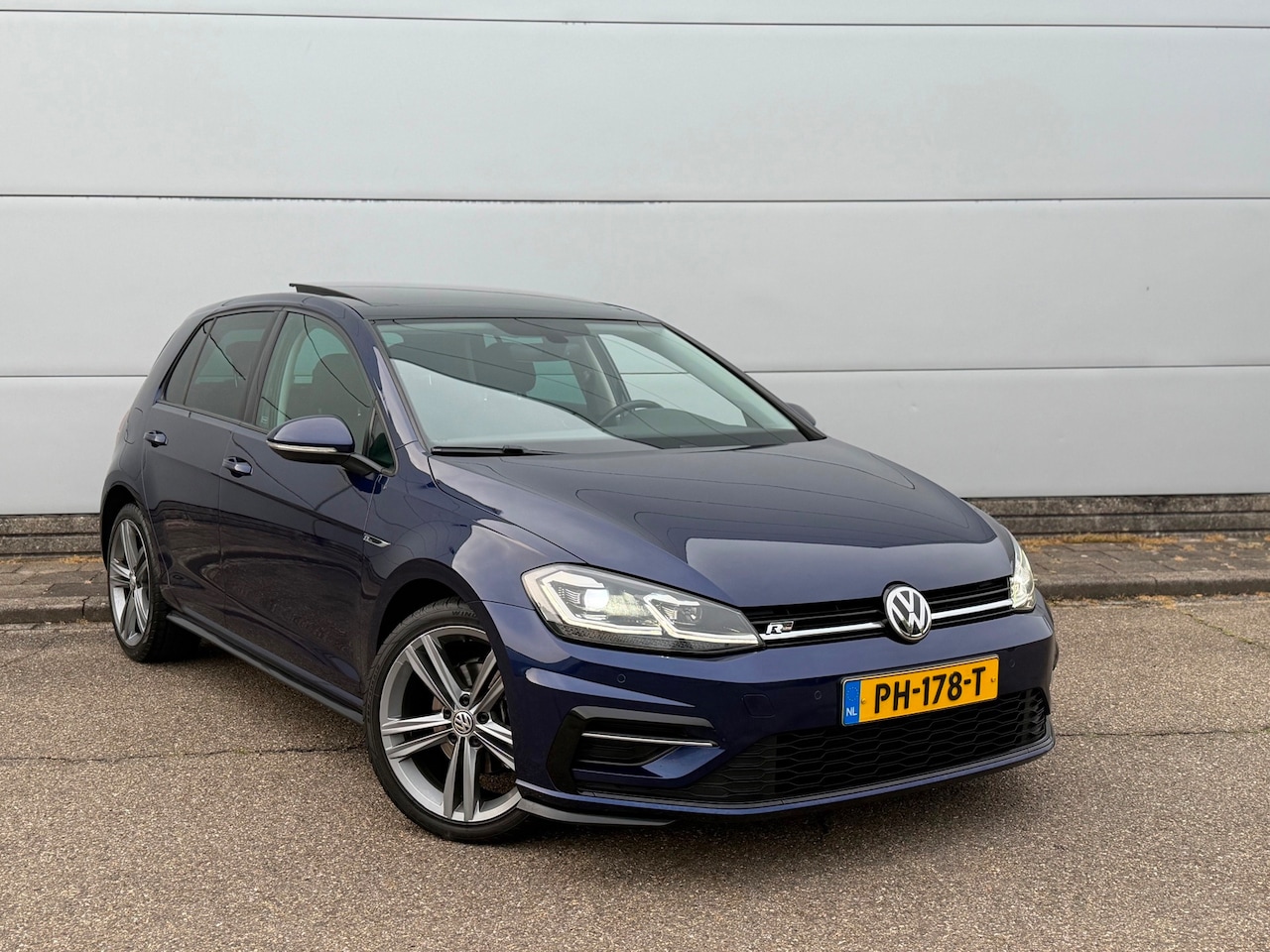 Volkswagen Golf - 2.0 TDI 150PK R-LINE (bj 2017) DSG|PANO|VIRTUAL|DUBBEL-LED|TOP AUTO - AutoWereld.nl