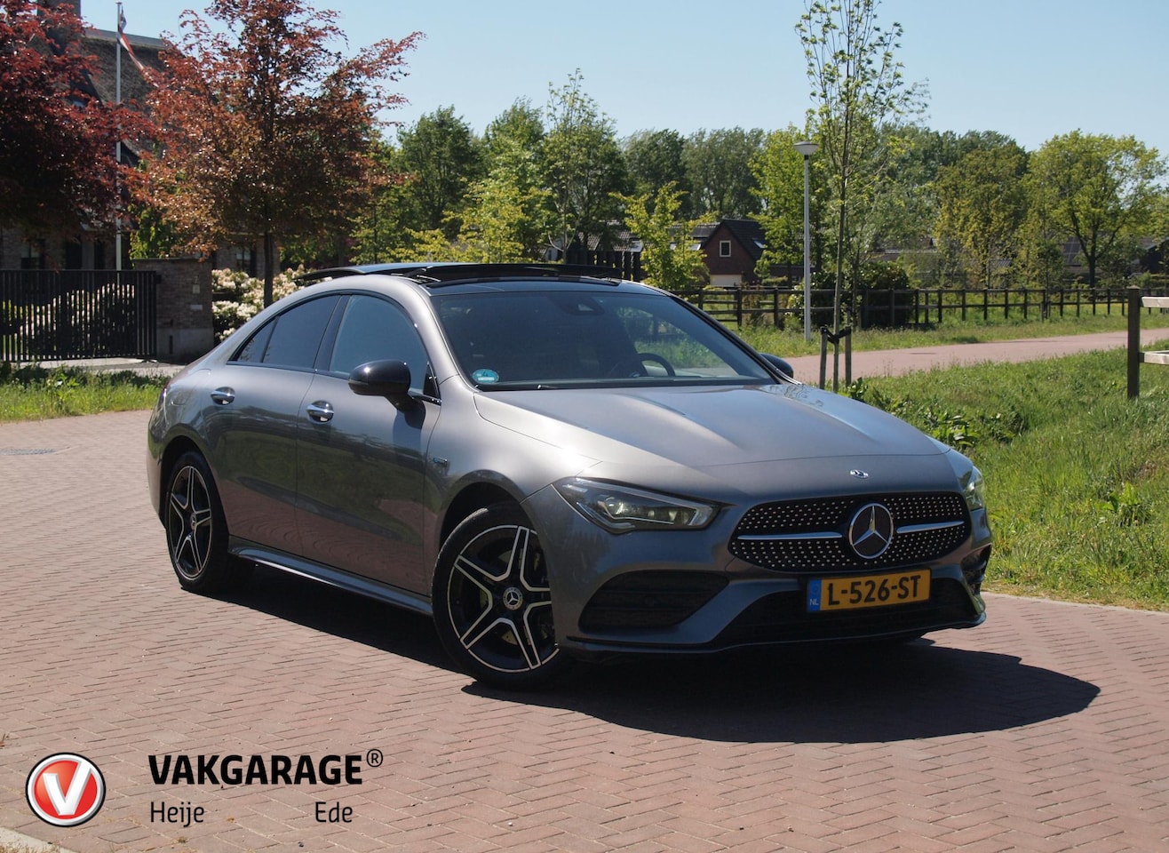 Mercedes-Benz CLA-Klasse - 250 e Business Solution AMG Limited | Panoramadak | Camera | Sfeerverlichting | Apple Carp - AutoWereld.nl
