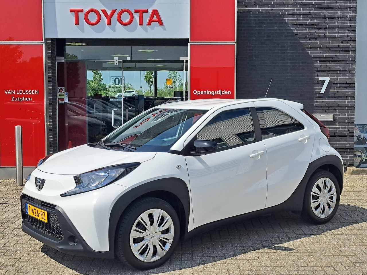 Toyota Aygo X - Play CAMERA ADAPTIVE CRUISE APPLE CAR PLAY & ANDROID AUTO - AutoWereld.nl
