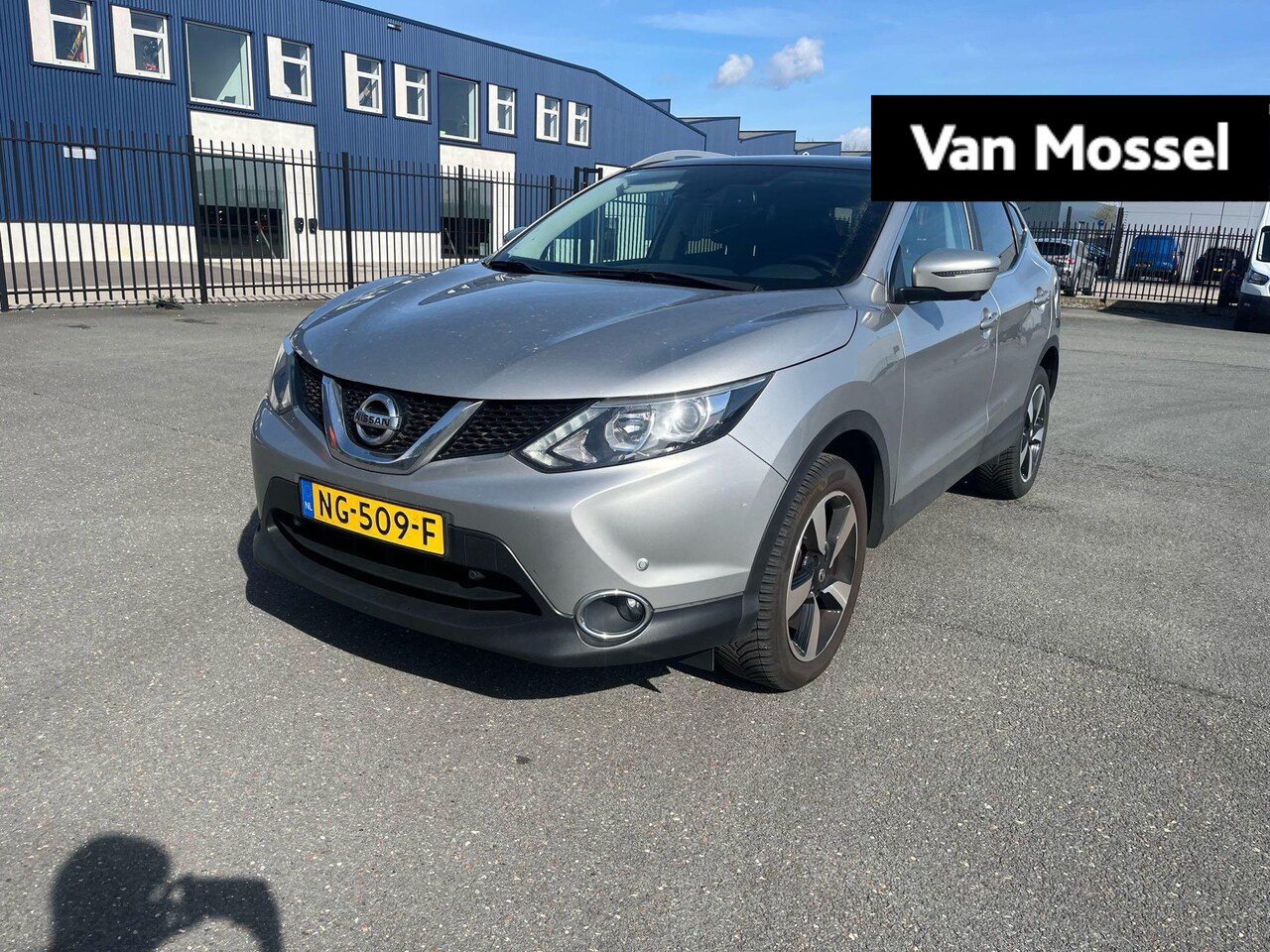 Nissan Qashqai - 1.6 Connect Edition | 163 PK | Trekhaak | Panoramadak | Stoelverwarming | Camera | Clima - AutoWereld.nl