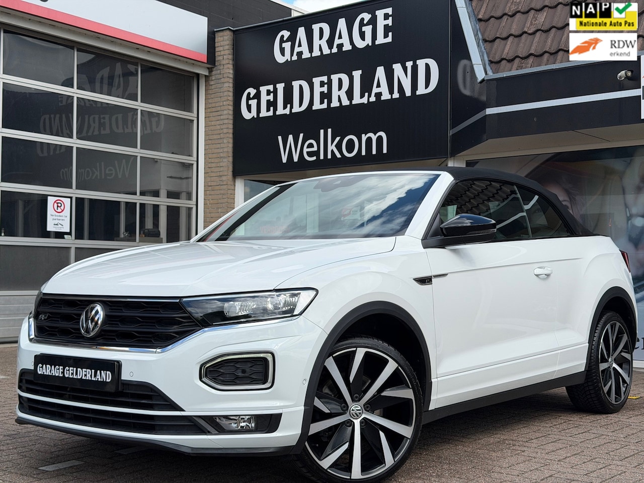 Volkswagen T-Roc Cabrio - 1.5 TSI Sport R-Line | Volleder | Full-Led | Matrix | Apple/Android | Camera | Acc | Clima - AutoWereld.nl