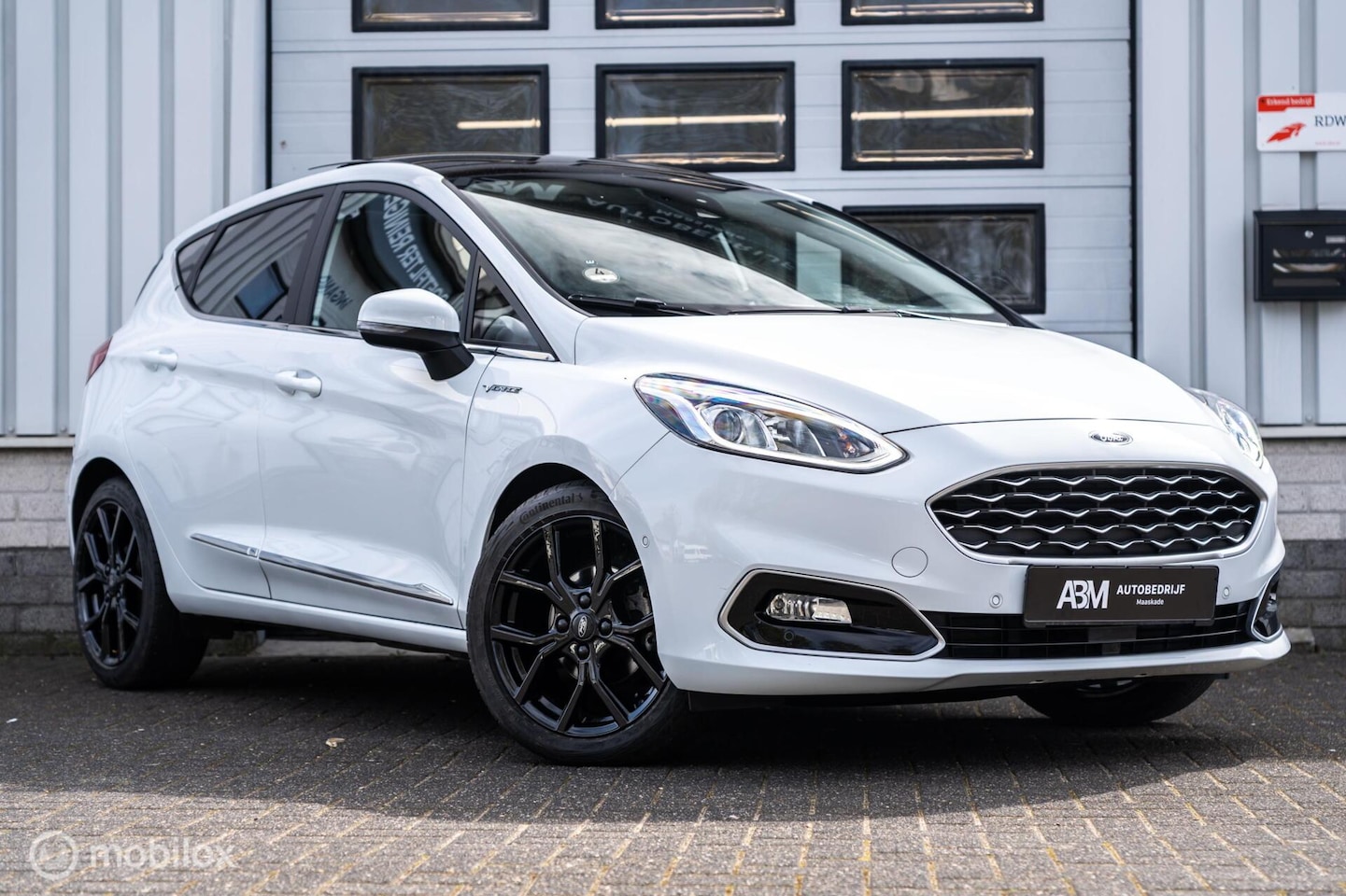 Ford Fiesta - 1.0 EcoBoost Titanium Vignale Pano Leer Camera - AutoWereld.nl