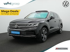 Volkswagen Touareg - 3.0 TSi 381 pk tiptronic eHybrid 4MOTION Elegance | Panoramadak | Trekhaak | Nachtzicht |