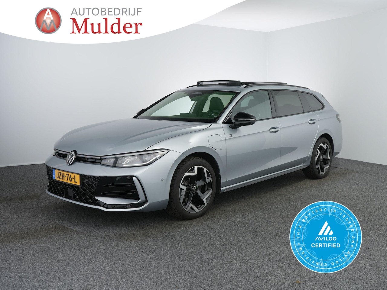 Volkswagen Passat Variant - 1.5 eHybrid R-Line Edition | 272 pk | SOH 98.1% | Leer | Harman/Kardon | Pano | Trekhaak | - AutoWereld.nl