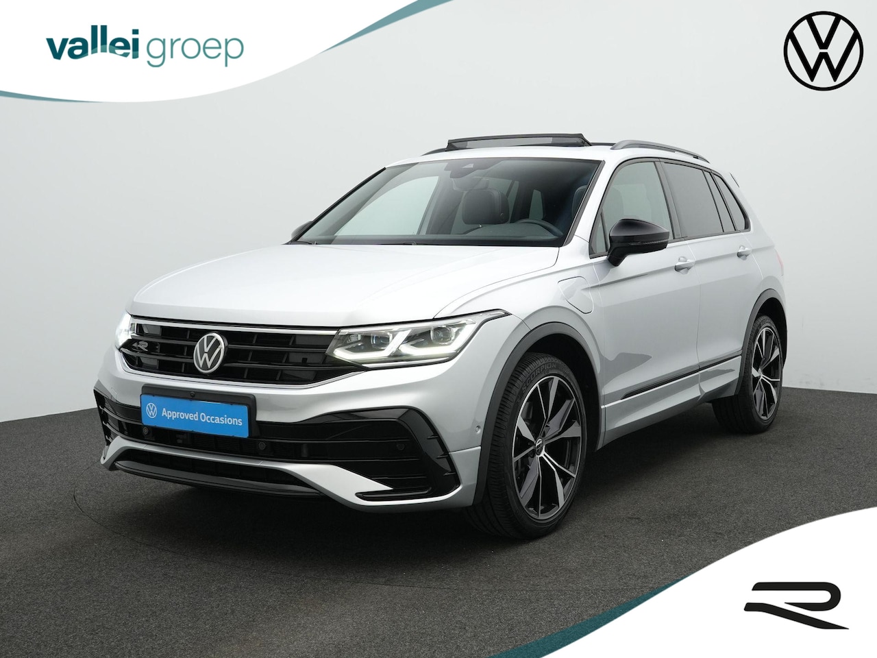Volkswagen Tiguan - 1.4 TSI eHybrid 245 pk R-Line | Panoramadak | Trekhaak | Navigatie Discover Pro | Adaptief - AutoWereld.nl