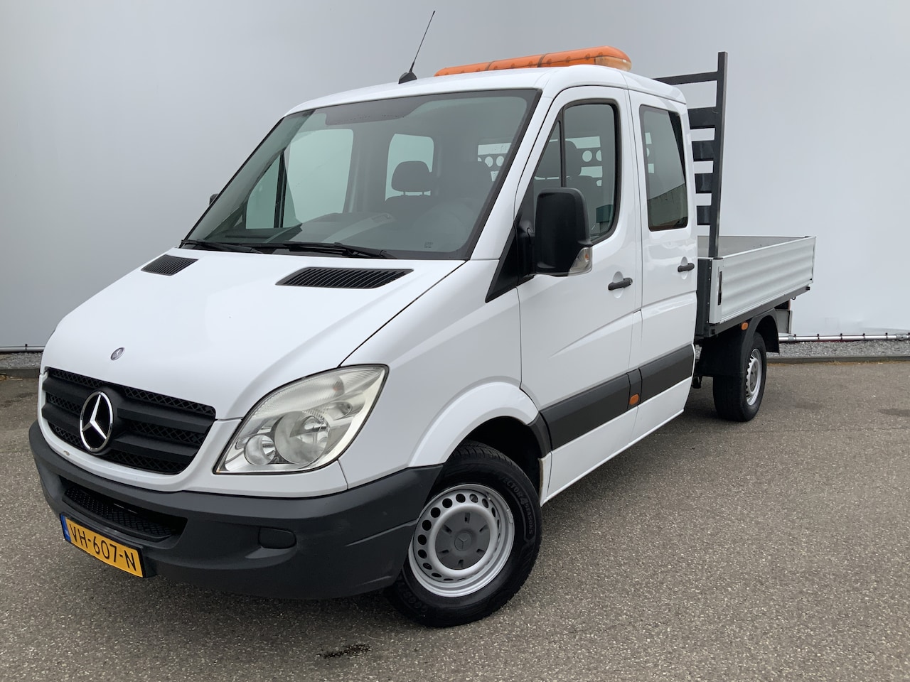 Mercedes-Benz Sprinter - Dub Cab 6 Pers Pick Up Trekhaak 2000 kg Zwaai Licht Bakmaat L.270/B.195/H.0.40 CM Euro 4 - AutoWereld.nl