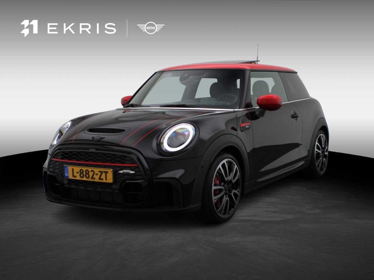 MINI John Cooper Works - 3-deurs Comfort Plus Pakket | 18" JCW Circuit Spoke | Stuurwielrand Verwarmd | Glazen pano - AutoWereld.nl