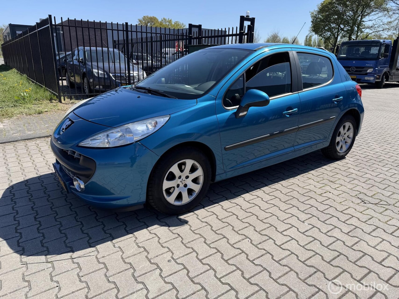 PEUGEOT 207