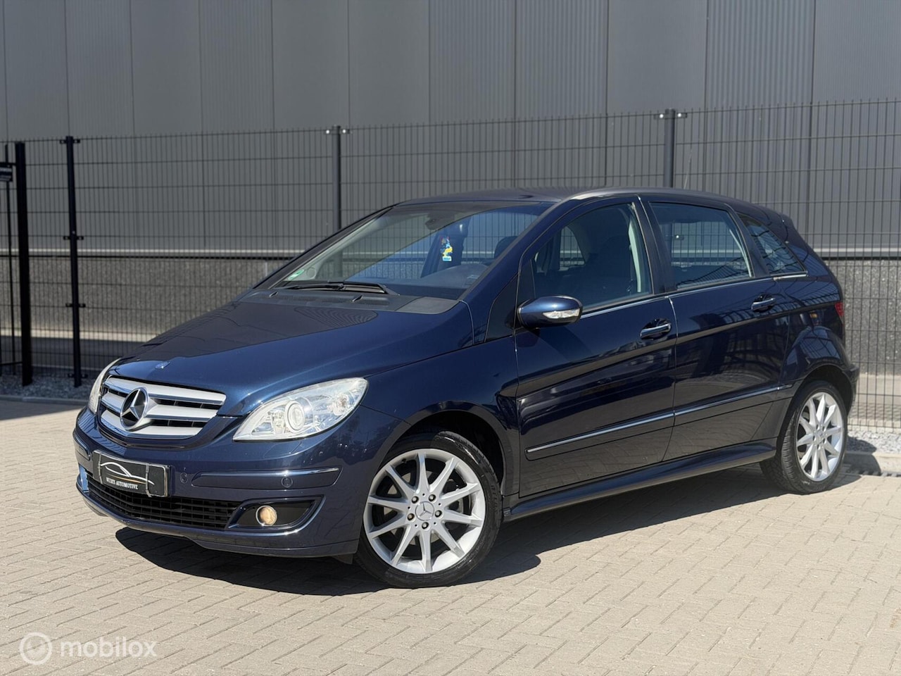 MERCEDES-BENZ B 200