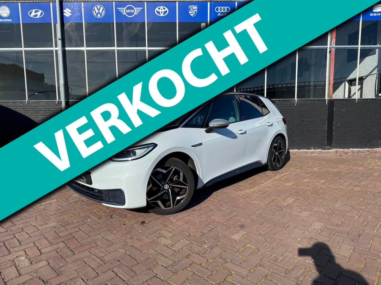 Volkswagen ID.3 - First Plus 58 kWh SOH 92% **CARPLAY + KEYLESS + CAMERA** - AutoWereld.nl