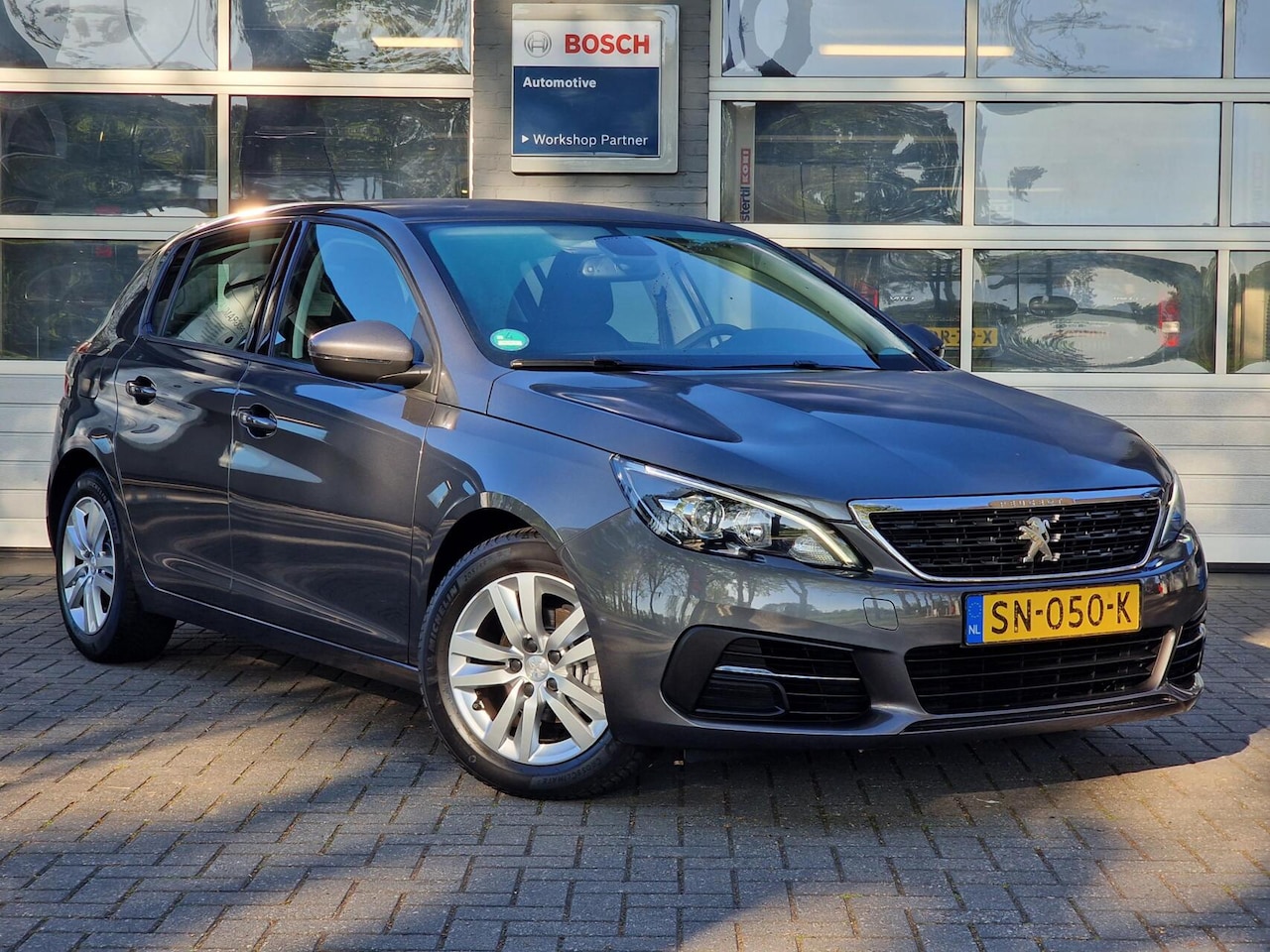 Peugeot 308 - 1.2 PureTech Active|LM|Airco|Cruise|Carplay|Navi| - AutoWereld.nl