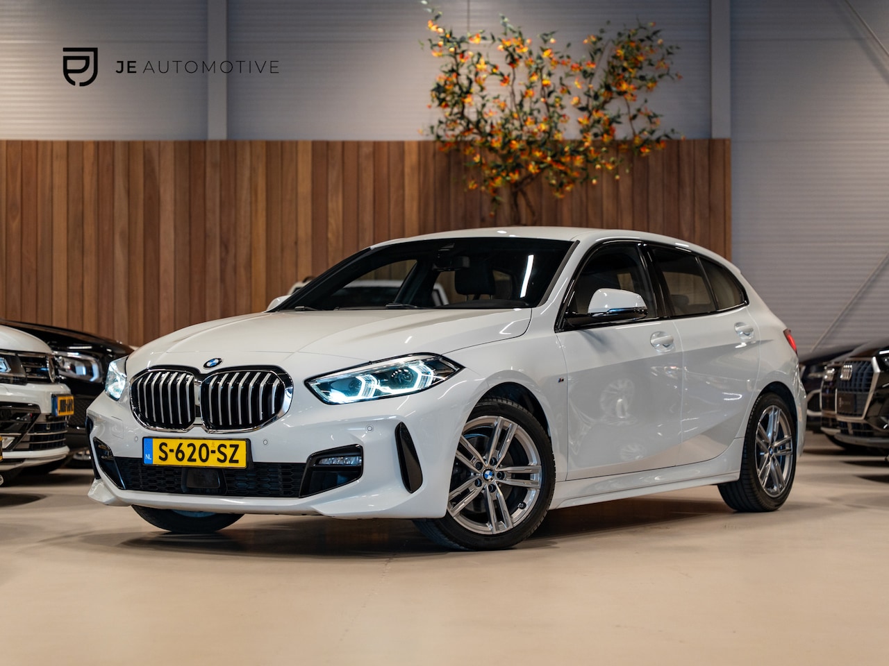BMW 1-serie - 118i M Sport High Executive 118i M Sport High Executive, Apple Carplay, Digi Dash, Voll Led, Navi, Cruise, Amiënte Lig - AutoWereld.nl