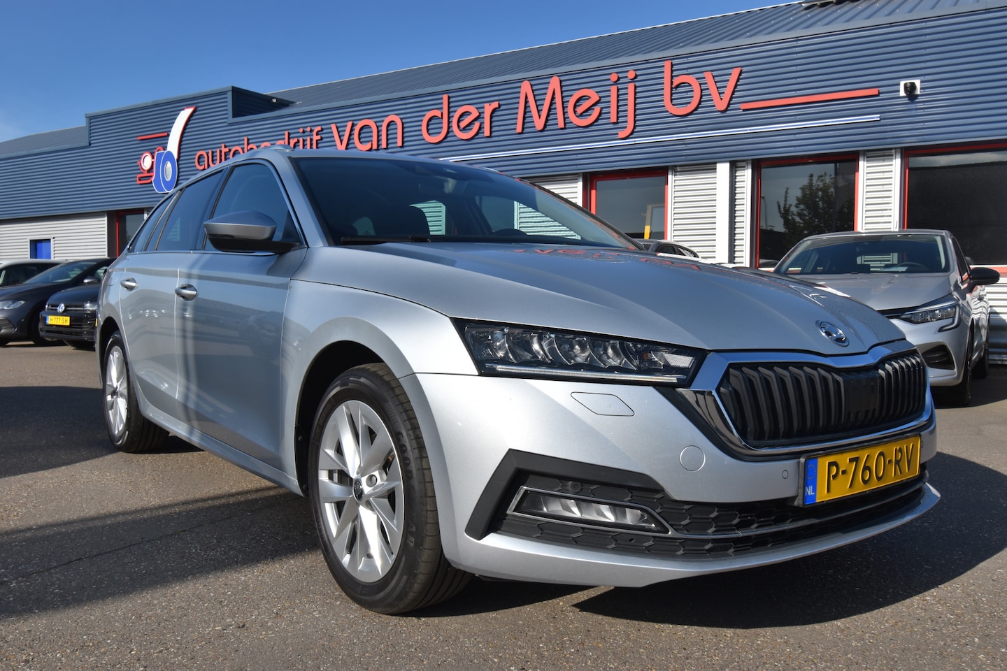 Skoda Octavia Combi - 1.0 e-TSI Business Edition Plus 1.0 e-TSI Business Edition Plus , TREKHAAK , CLIMATR , A UITRIJ CAM , PDC V+A  , LED KOPL - AutoWereld.nl