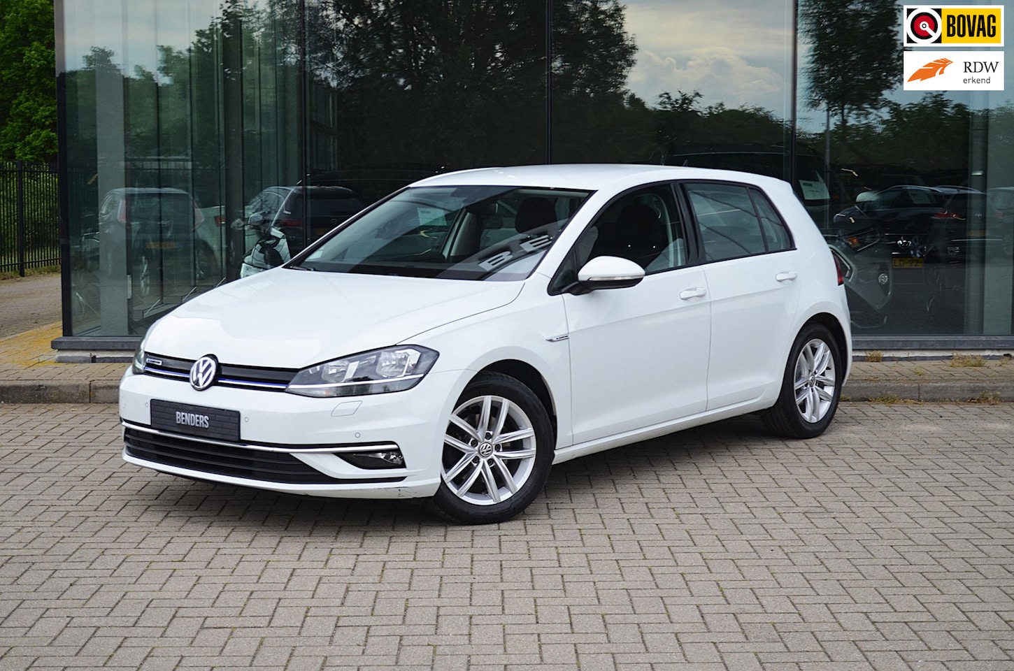 Volkswagen Golf - 1.5 TSI Highline | Carplay | Automaat | Cruise | PDC - AutoWereld.nl