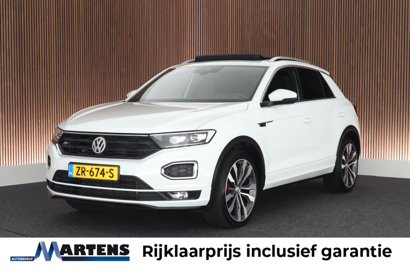Volkswagen T-Roc - 1.5 TSI 150pk DSG R-Line Sport Trekhaak Camera Stuur+Stoelverwarming Keyless Panoramadak V - AutoWereld.nl