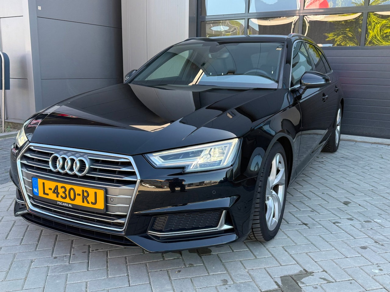 Audi A4 Avant - 40 TFSI Sport S line black edition 40 TFSI Sport S line black edition - AutoWereld.nl