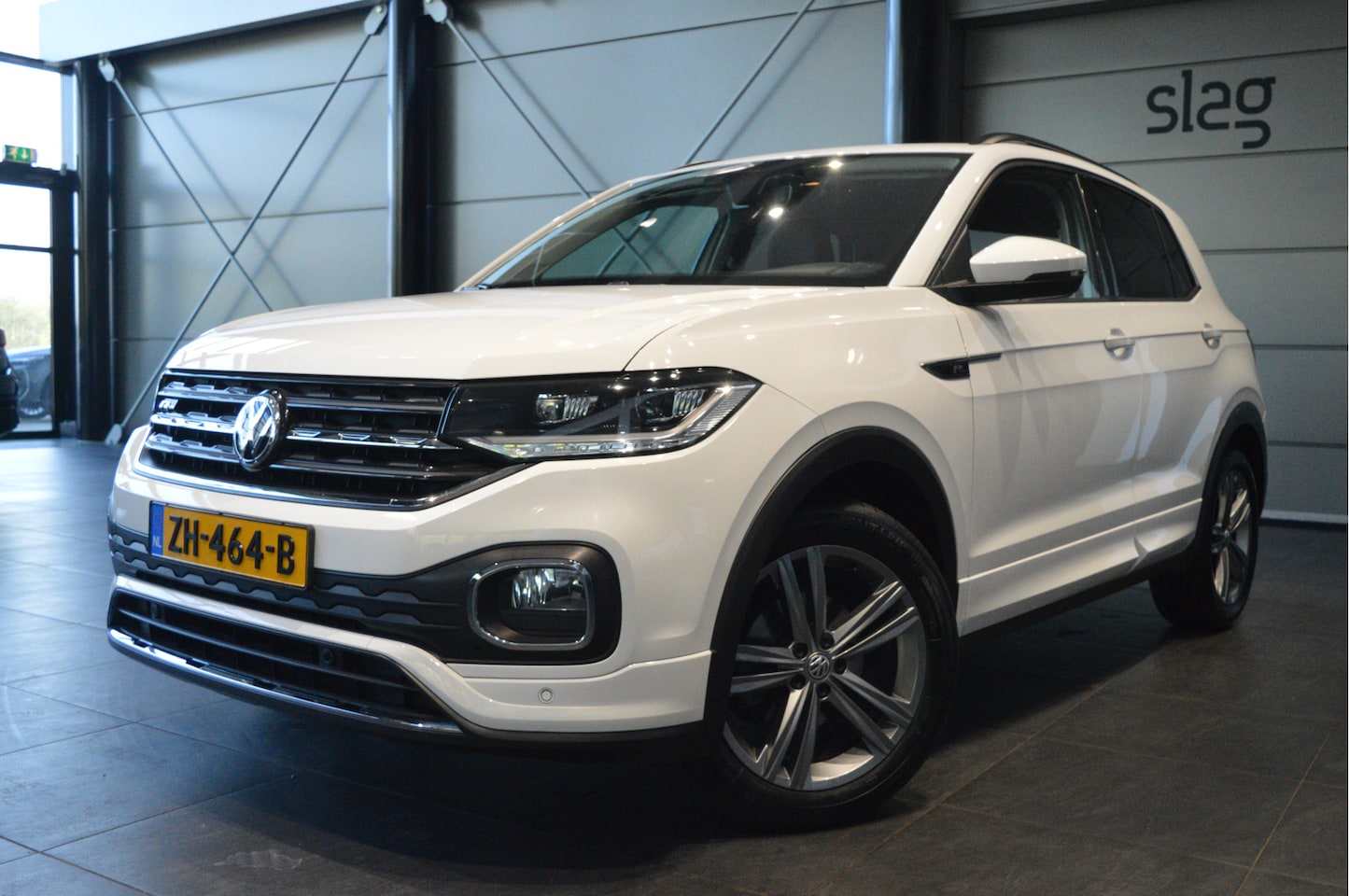 Volkswagen T-Cross - 1.0 TSI R-LINE airco navi cruise pdc trekhaak 17 inch !! - AutoWereld.nl