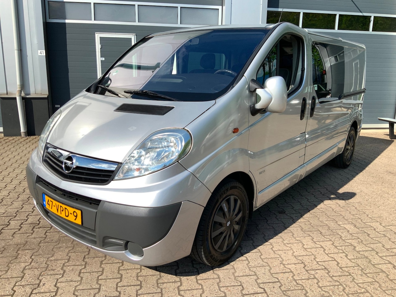 Opel Vivaro - 2.5 CDTI 145PK Automaat L2H1 DC APK 5-2027 - AutoWereld.nl