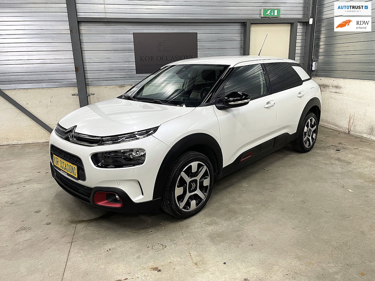 Citroën C4 Cactus - 1.2 PureTech Shine 2e eigenaar trekhaak carplay - AutoWereld.nl