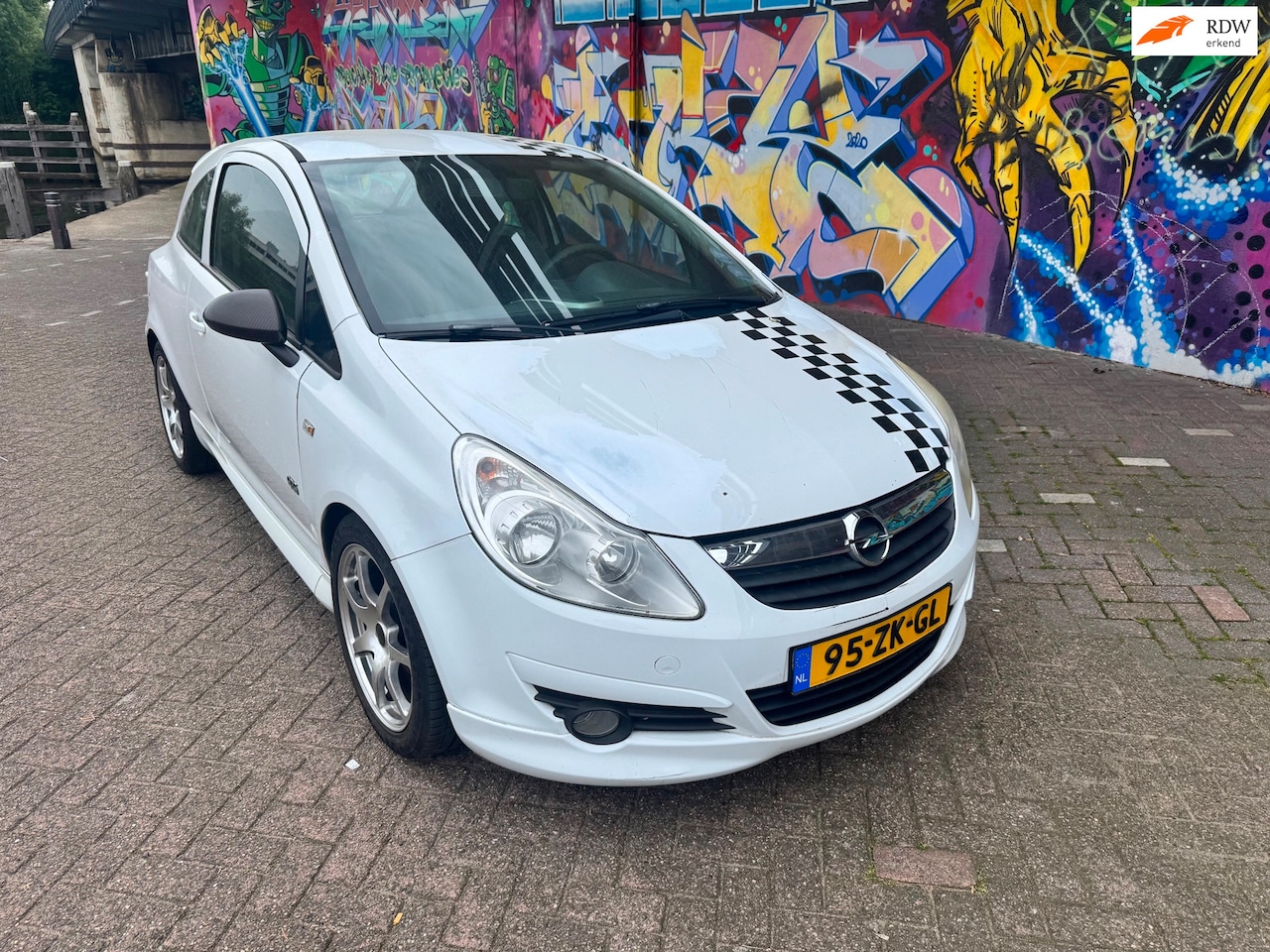 Opel Corsa - 1.4-16V opc look dikke uitstraling mooie 17 inch velgen met zgan banden dikke stereo met n - AutoWereld.nl