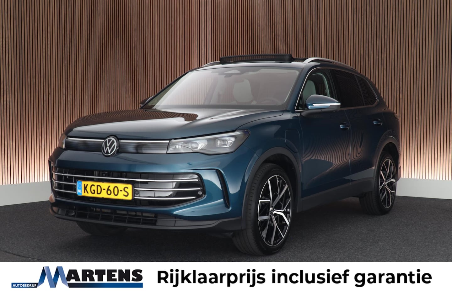 Volkswagen Tiguan - 1.5 204pk eHybrid Elegance Trekhaak 360Camera Panoramadak Navigatie Keyless Leer/Alcantara - AutoWereld.nl