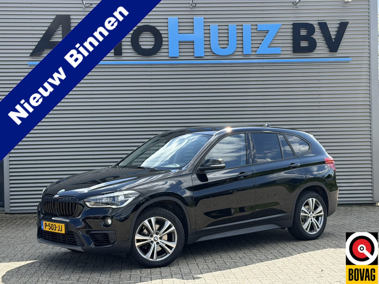 BMW X1 - sDrive18i Executive Sportstoelen LED Trekhaak 18 Inch Navigatie Stoelverwarming Lendesteun - AutoWereld.nl