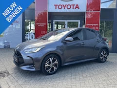 Toyota Yaris - 1.5 Hybrid 115 Dynamic BLIND SPOT STOEL/STUUR VERWARMING PARKEER SENSOREN VOOR + ACHTER