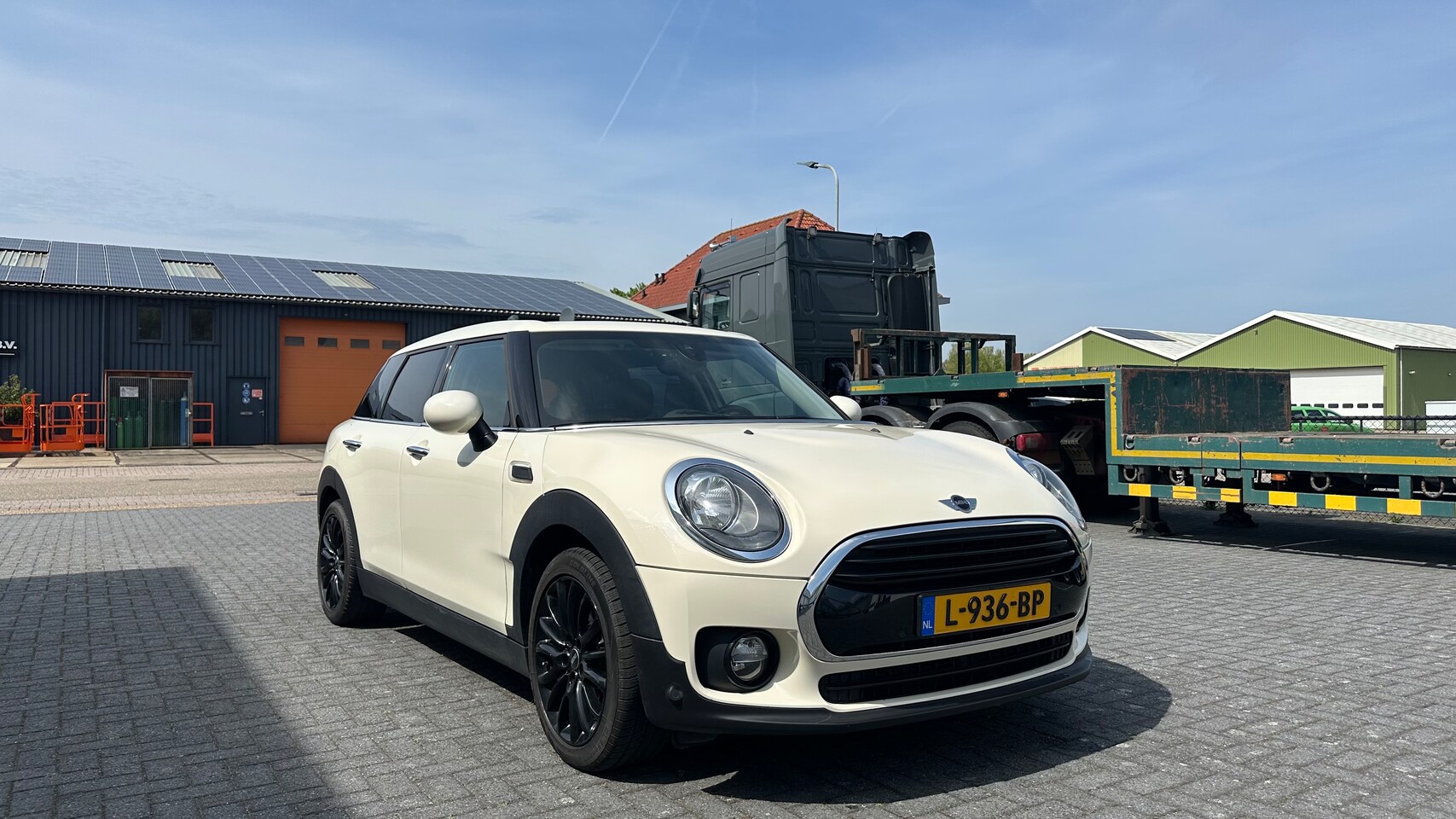 MINI Clubman - 1.5 Cooper Chili Serious Business - AutoWereld.nl