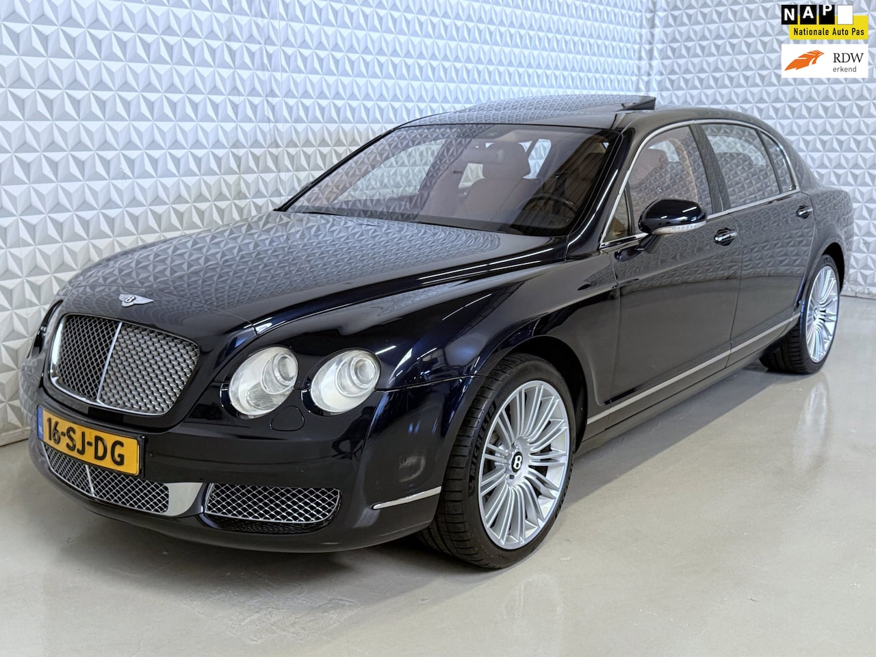 Bentley Continental Flying Spur - 6.0 W12 / 187.000km (2006) - AutoWereld.nl