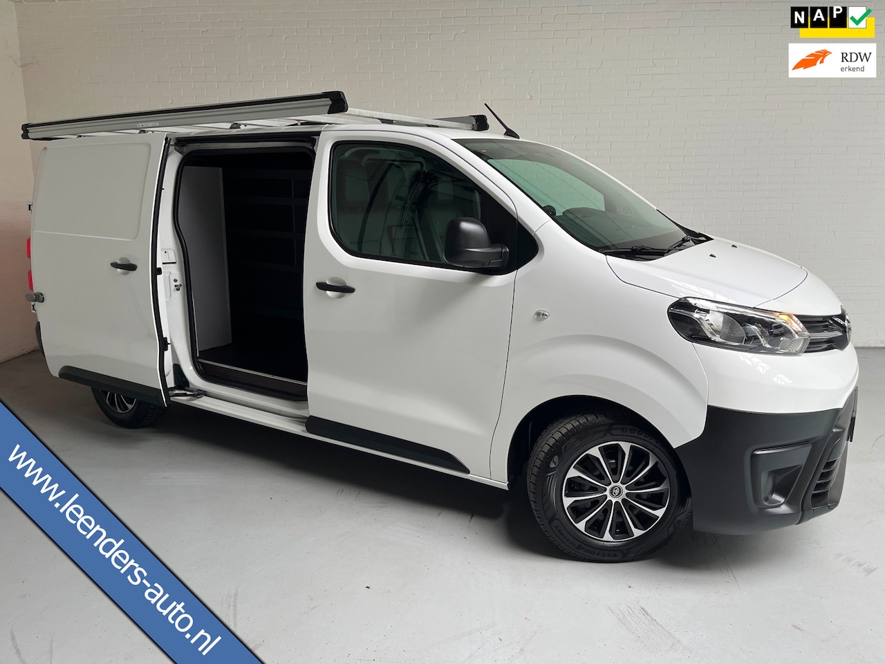 Toyota ProAce Worker - L3H1 2.0 D-4D 122pk euro6 Cool Comfort Long 3Persoons Imperiaal Inrichting Trekhaak 2500kg - AutoWereld.nl
