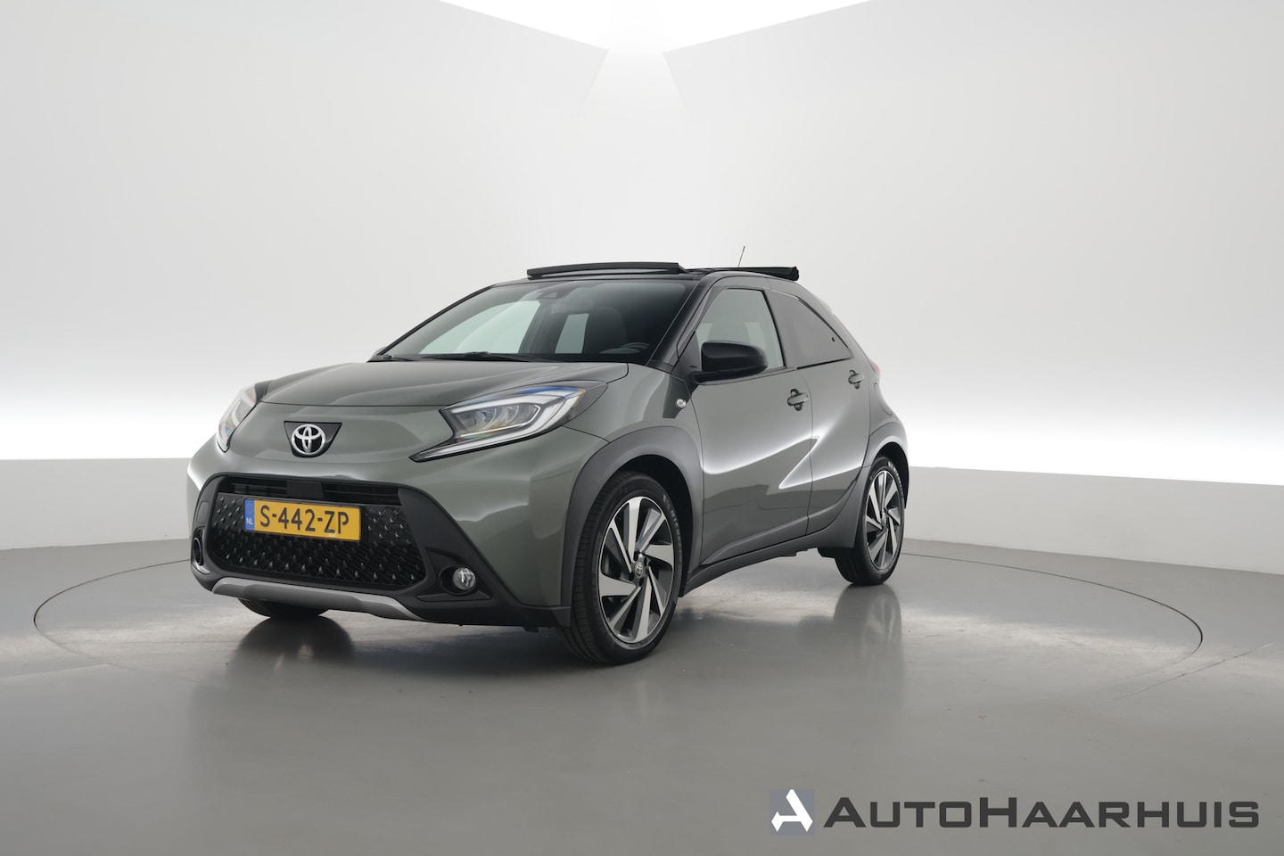 Toyota Aygo X - 1.0 VVT-i MT Envy | Rijklaar! | Orig. NL | Soft Top | JBL Audio | NAV+App.Connect | Camera - AutoWereld.nl