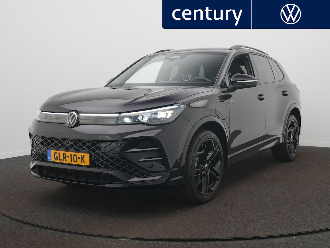 Volkswagen Tiguan - 1.5 eHybrid R-Line Business Automaat - IQ light - 360 Camera - Navigatie - Stoelverwarming - AutoWereld.nl