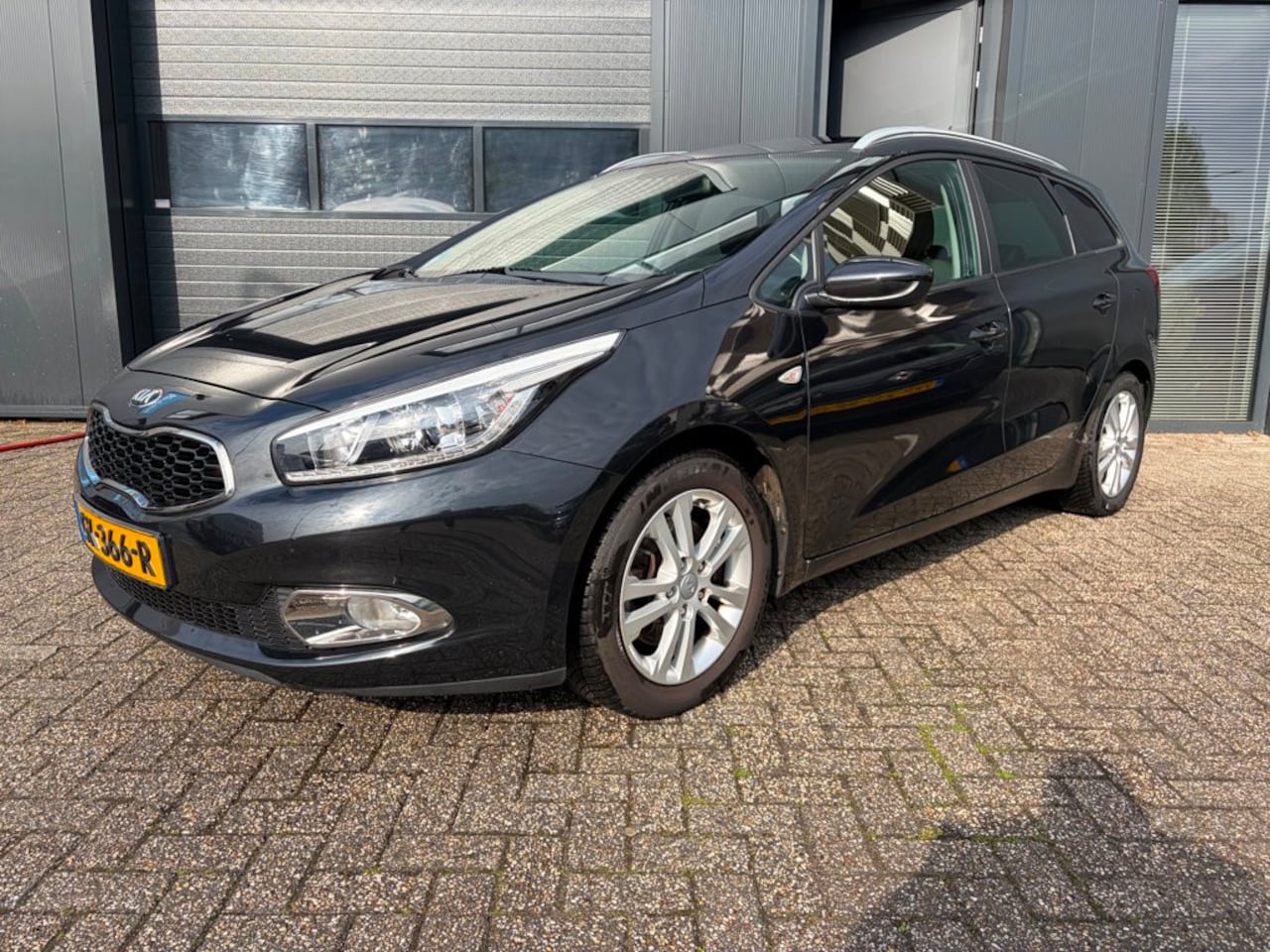 Kia Cee'd Sportswagon - 1.6 GDI ComfortLine 1.6 GDI ComfortLine, Navi, Cruise, Camera, PDC - AutoWereld.nl