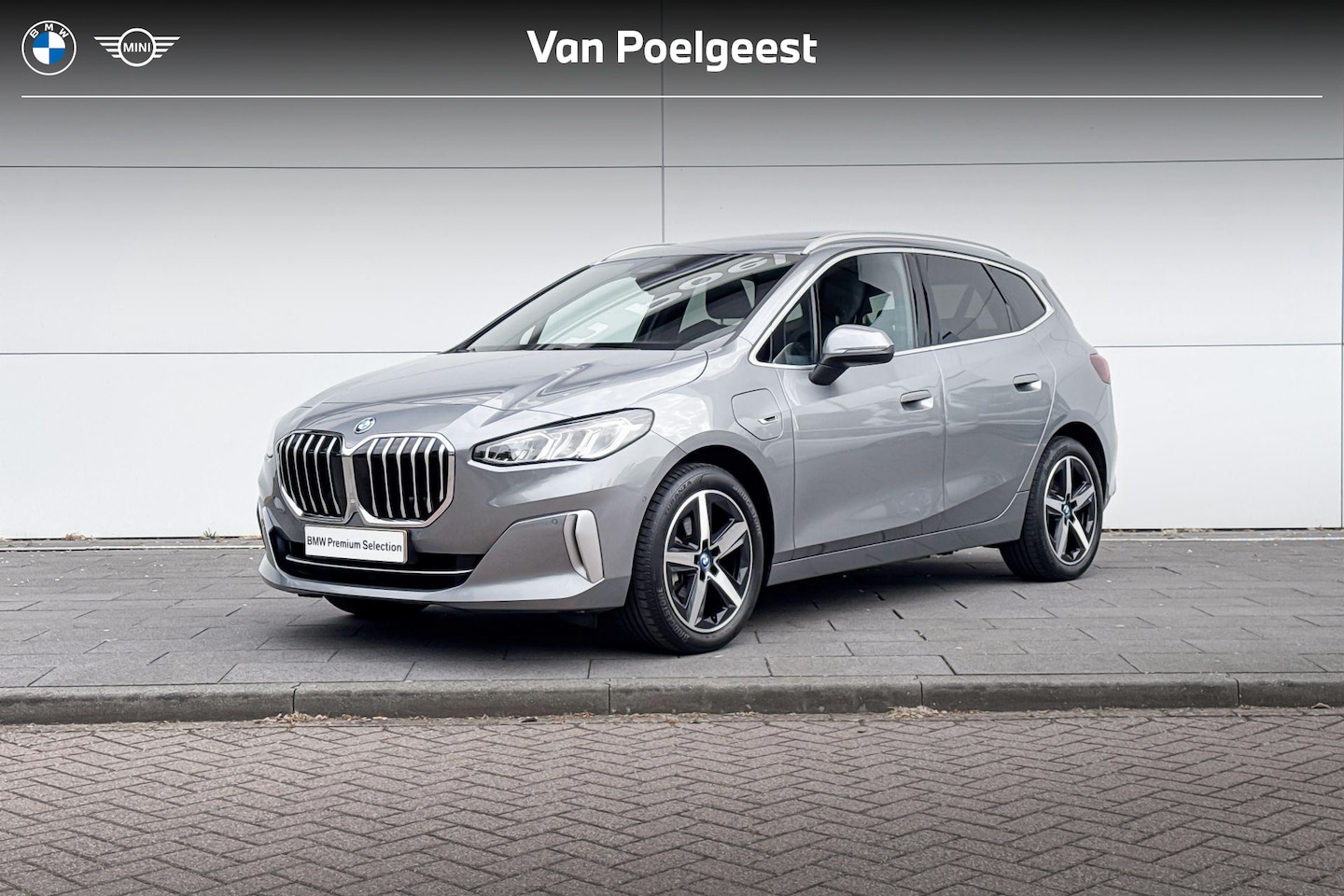 BMW 2-serie Active Tourer - 225e xDrive | Luxury-Line | Trekhaak | Travel Pack | Panoramadak | Stuurwielverwarming | - AutoWereld.nl
