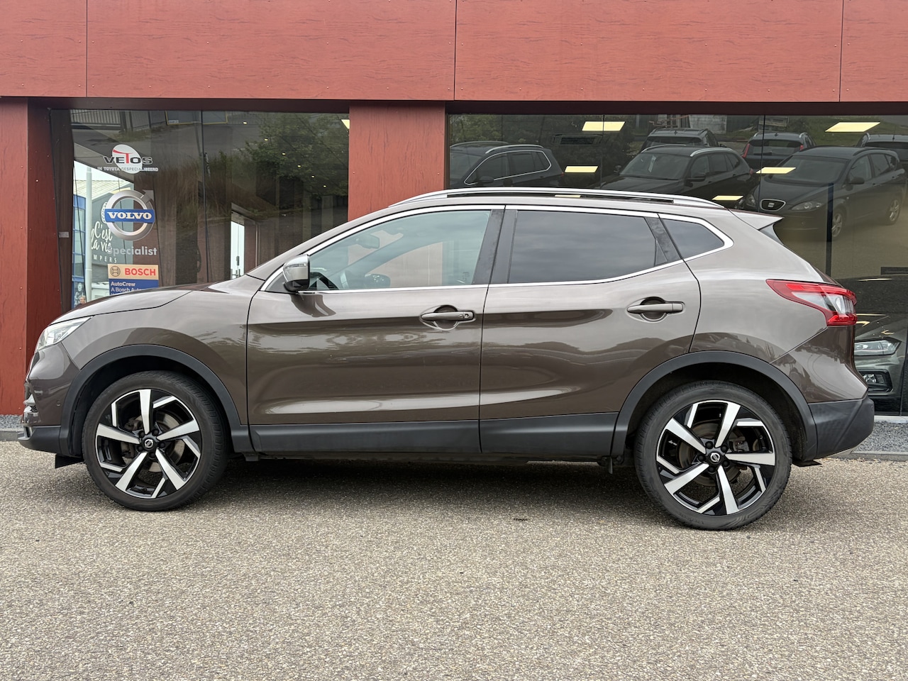 Nissan Qashqai - 1.2 Tekna + | LEER | PANORAMADAK | TREKHAAK | 360 graden CAMERA - AutoWereld.nl
