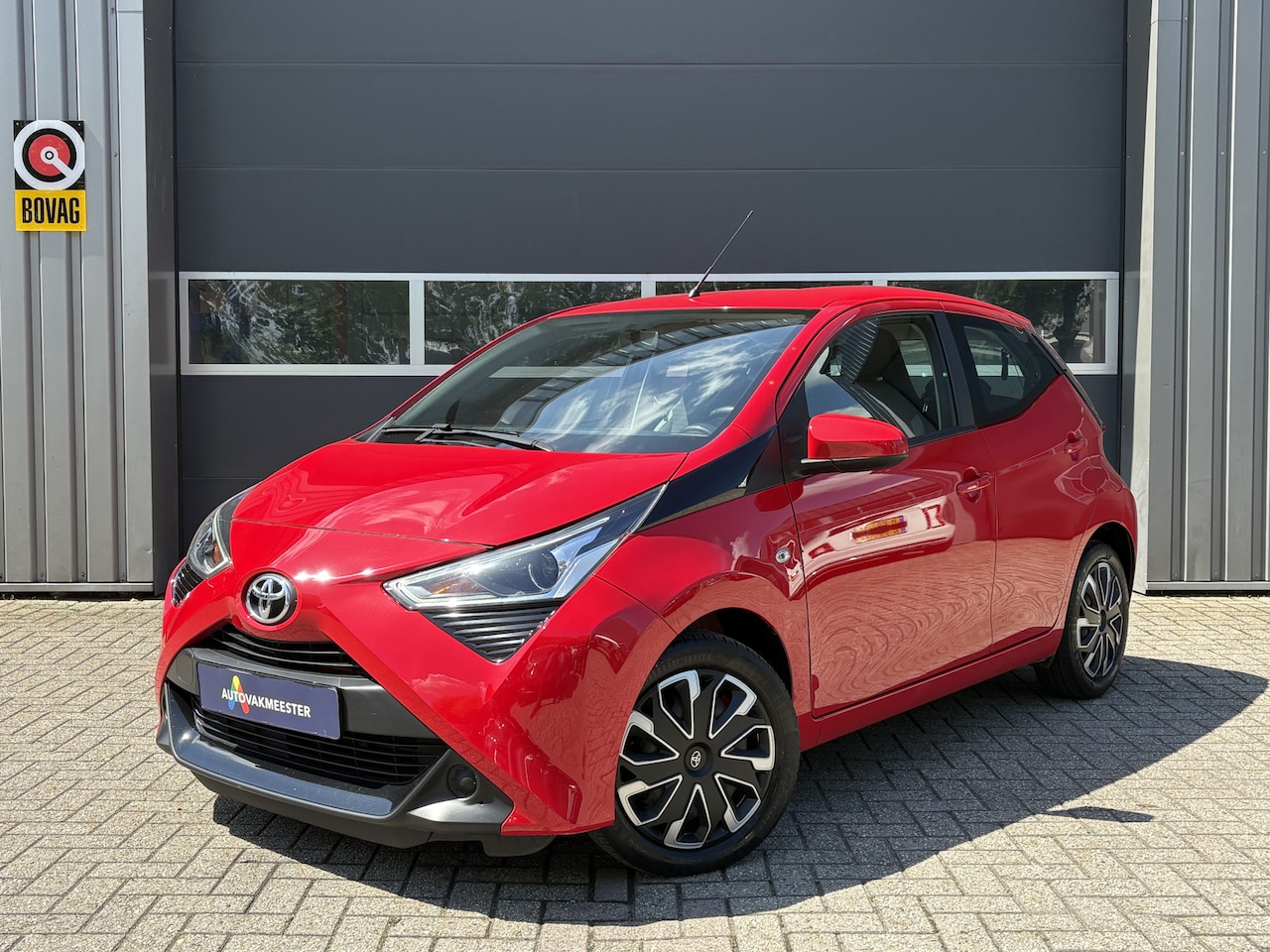 Toyota Aygo - 1.0 VVT-i x-play Automaat | Airco | Camera | DAB | LED | Scherm | All Season | Interesse? - AutoWereld.nl
