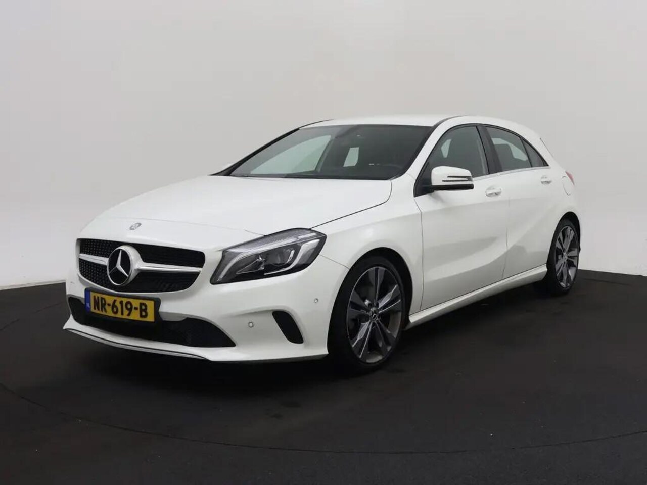 Mercedes-Benz A-klasse - 180 | Stoelverw. | Camera | Led | 18 inch - AutoWereld.nl