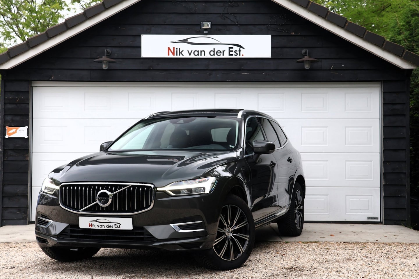 Volvo XC60 - 2.0 T8 Twin Engine AWD Inscription-Pano-B&W-360 Camera-Trekhaak - AutoWereld.nl