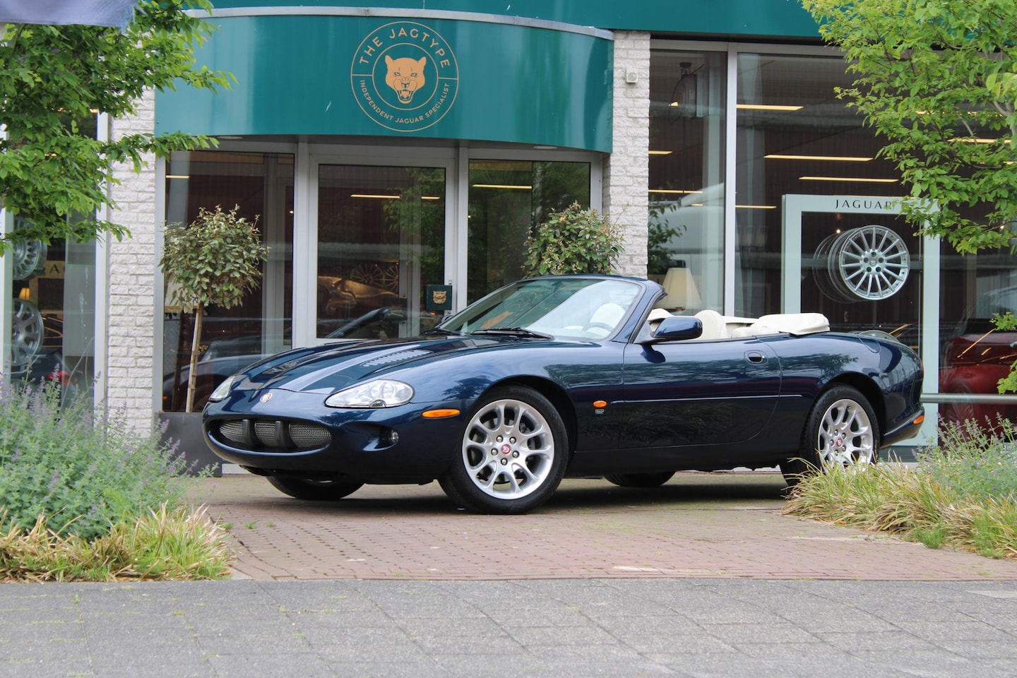 Jaguar XKR - 4.0 V8 Convertible 4.0 V8 Convertible - AutoWereld.nl