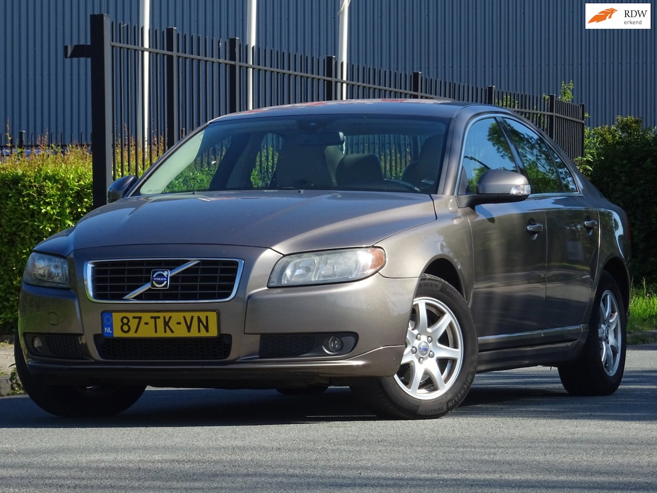 Volvo S80 - 2.5 T Momentum AUTOMAAT NAP/LEER/AC/CRUISE/PDC/APK - AutoWereld.nl