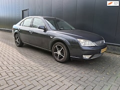 Ford Mondeo - 1.8-16V Platinum