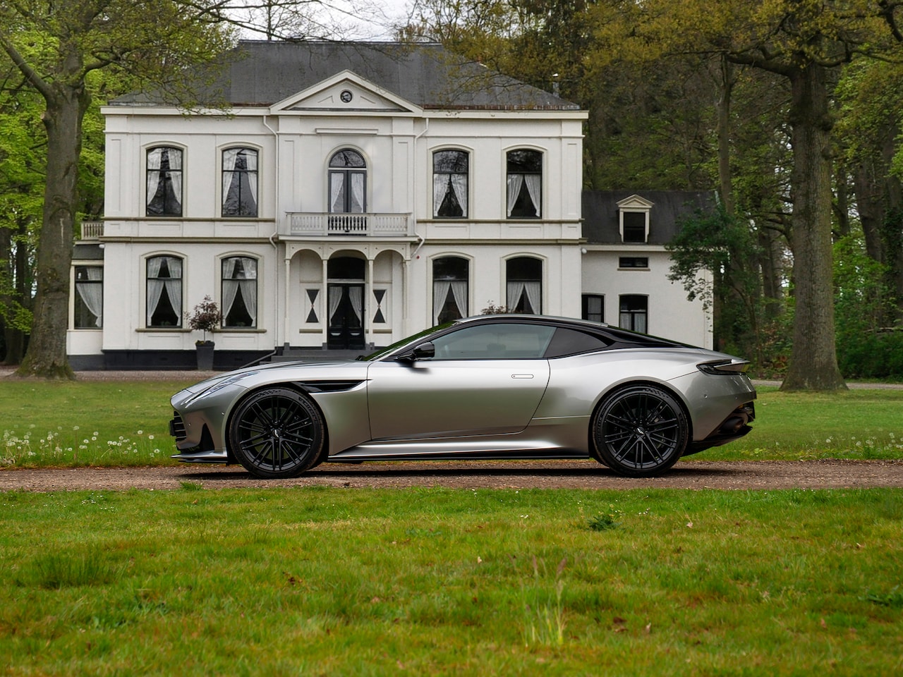 Aston Martin V8 Coupé - DB12 4.0 | Bowers&Wilkins | Stoelventilatie - AutoWereld.nl