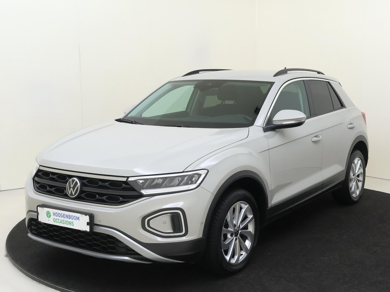 Volkswagen T-Roc - 1.0 TSI Life | Keyless | Parkeerassistent | Adaptieve cruise control | Achteruitrijcamera - AutoWereld.nl