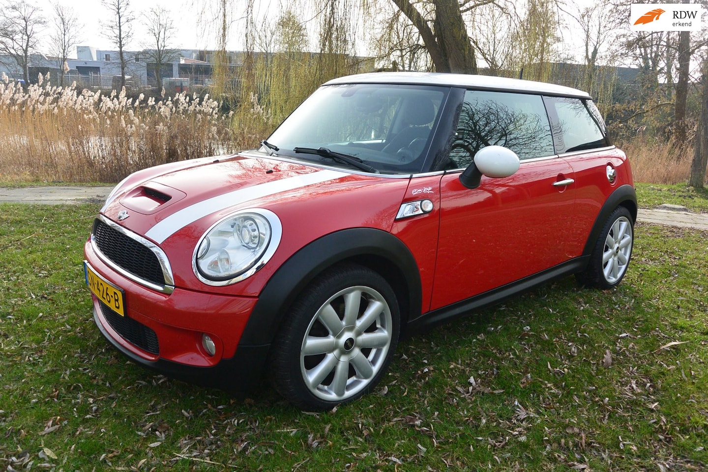 MINI Cooper - Mini 1.6 S-airco ecc-nieuwe apk-6bak - AutoWereld.nl