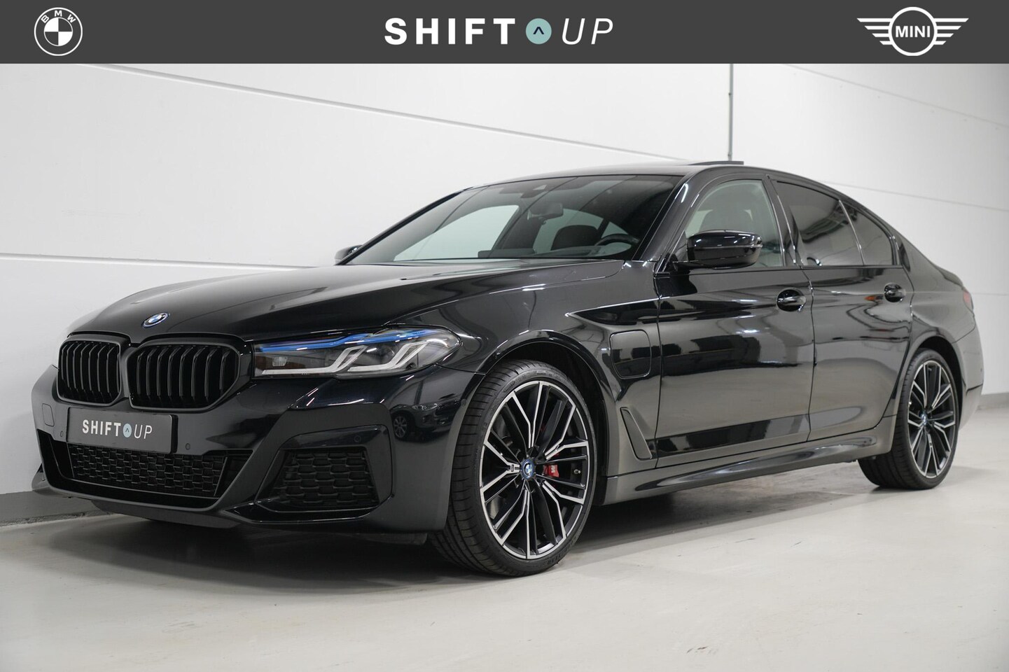 BMW 5-serie - 530e M-Sport | M-Stoelen | Schuifdak | Alcantara hemel | Head Up | Harman Kardon - AutoWereld.nl