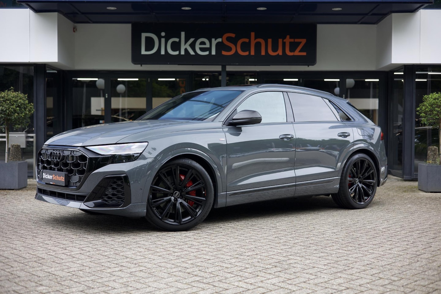 Audi Q8 - 60 TFSIe Competition Exclusive Kleur | Carbon | Vierwielb. | Massage - AutoWereld.nl
